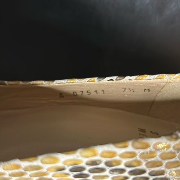 NEW NEVER WORN  Stuart Weitzman Logo Plainfield Peep Toe Pumps Size 7.5 - Picture 11 of 11